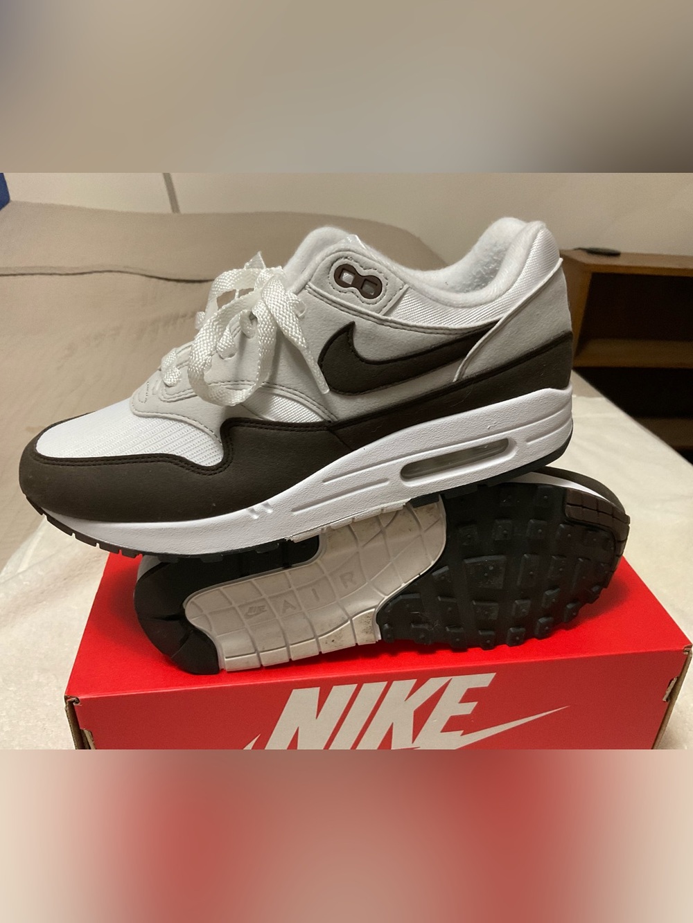 Women’s 8.5 Nike Air Max 1